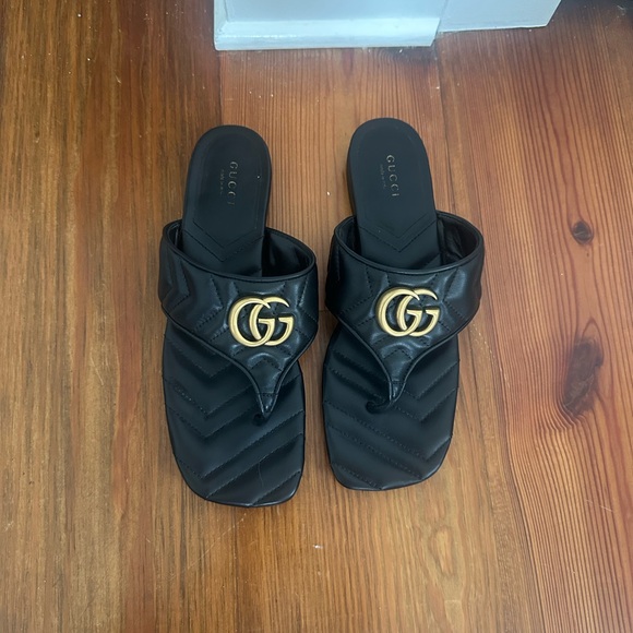 Gucci Black Quilted Sandals with Gold GG Logo - Picture 1 of 8